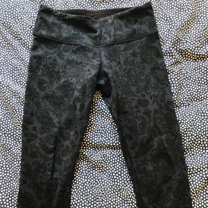 Lululemon wunder under crop - blue paisley